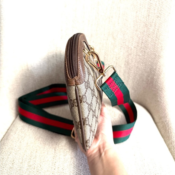 Gucci authentic brown monogram coated canvas crossbody bag - Picture 7 of 14